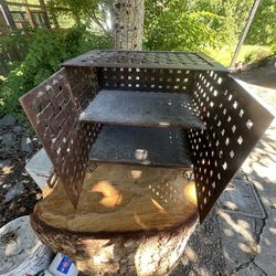 Vintage Art Large Pie Chest 