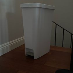 Sterilite White Plastic Trashcan 