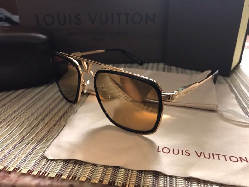 Louis Vuitton- Charlotte Sunglasses for Sale in San Jose, CA - OfferUp