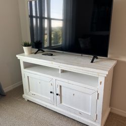 Entertainment/TV Stand - Model Home Furniture 