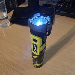 Ryobi USB Lithium Pivoting 625 Lumen Flashlight Kit