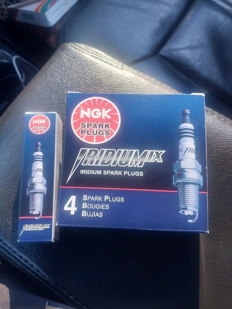 Ngk Spark Plugs Part Number 6619 Brand New