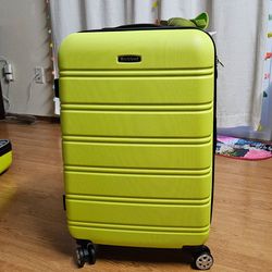 NEW Rockland 28", 24" Luggage .