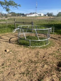8 Bale Hay Feeder