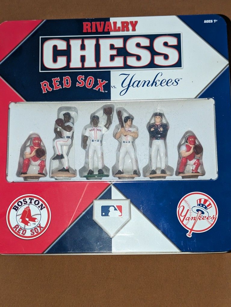 YANKEES vs RED SOX  CHESS SET