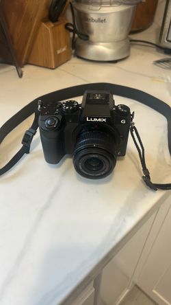 LUMIX G7 camera