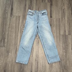 NWOT Women’s High Waisted Blue Jeans Levi’s Size 27