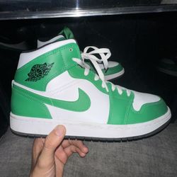 Air Jordan Mid’s 