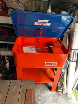 Solvent tank/parts washer