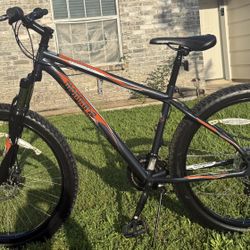 Mongoose  Bicycles 27” Like New Ready To Ride