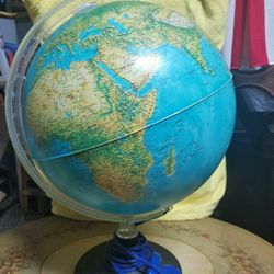 VINTAGE RAND MCNALLY LIGHT-UP GLOBE