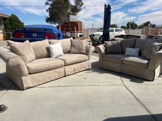 Matching Sofa & Loveseat!