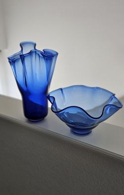 A Set Of Two Vases