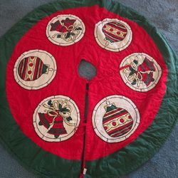 QUILTED CHRISTMAS TREE SKIRT 55" ROUND SEE DESCRIPTION