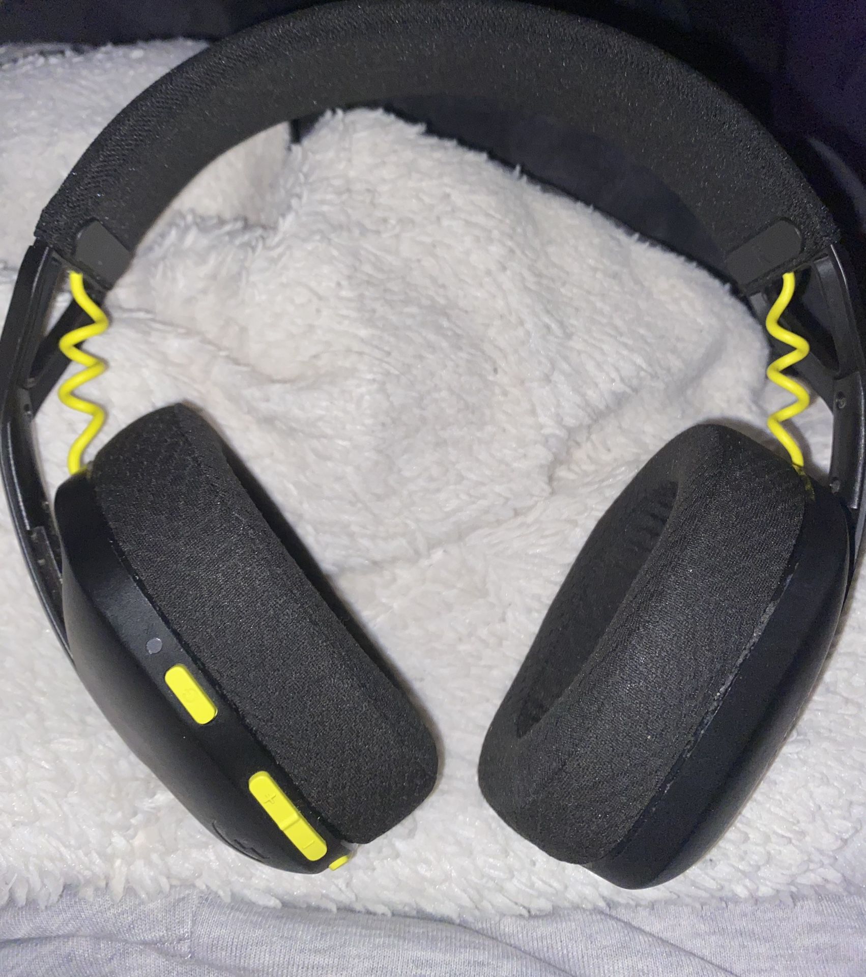 Logitech Wireless Gaming Headset With Built In Mic