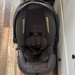 newborn car seat 