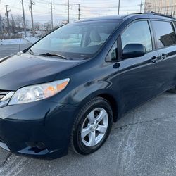 2012 Toyota Sienna