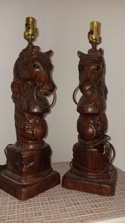 (2) VINTAGE CERAMIC KNIGHT CHESS PIECE HORSE HEAD BROWN TABLE LAMPS.