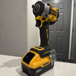 DeWalt 20v Wrench With Battery