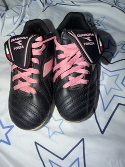 Kids cleats