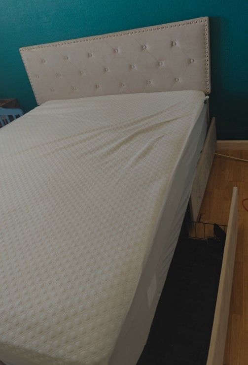 Queen Size Bed Frame & Headboard With 4 Drawers