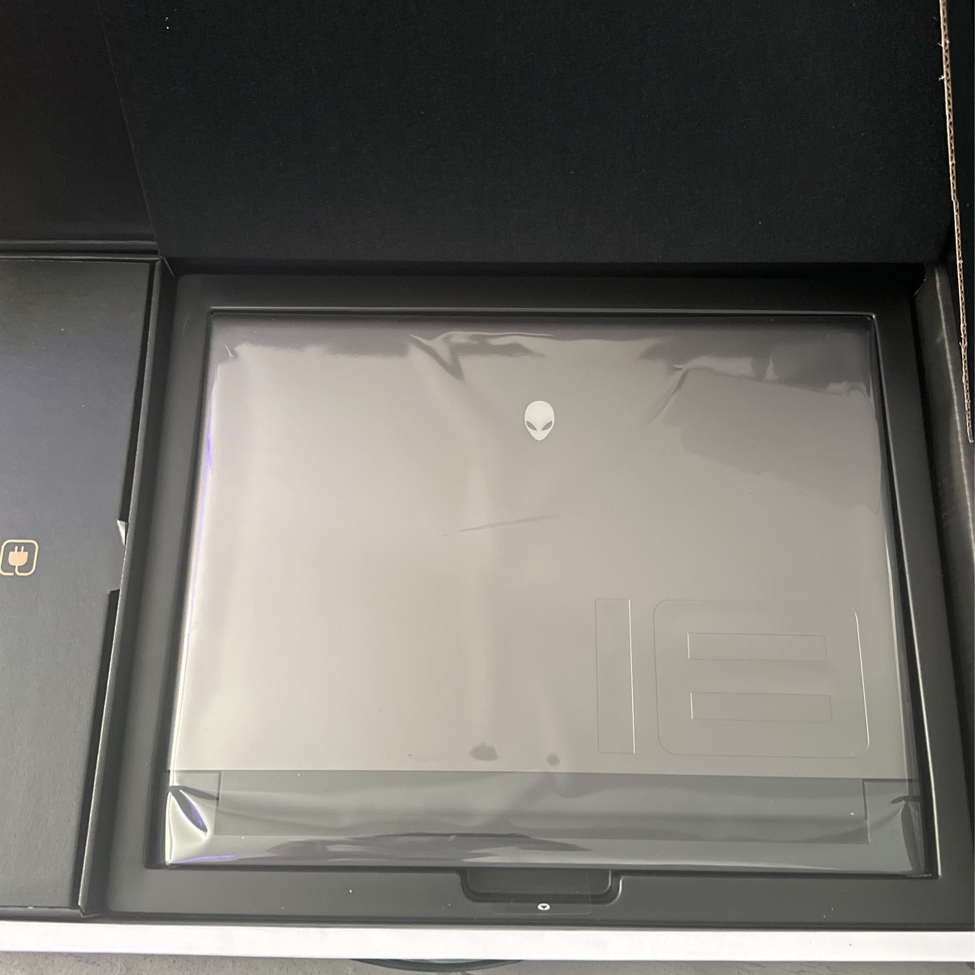 Alienware M18 1TB SSD 32GB RAM RTX 4080 Intel i9 13900HX