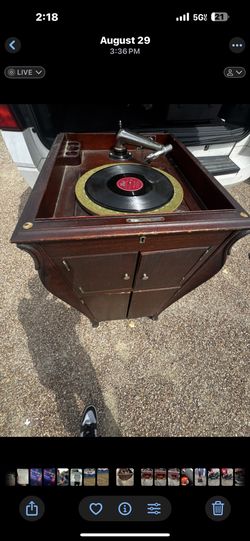 Antique Victor Record Player
