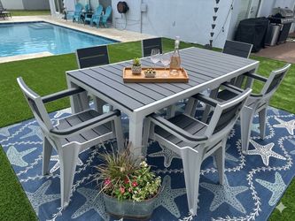 Outdoor patio furniture set (LIKE -New )