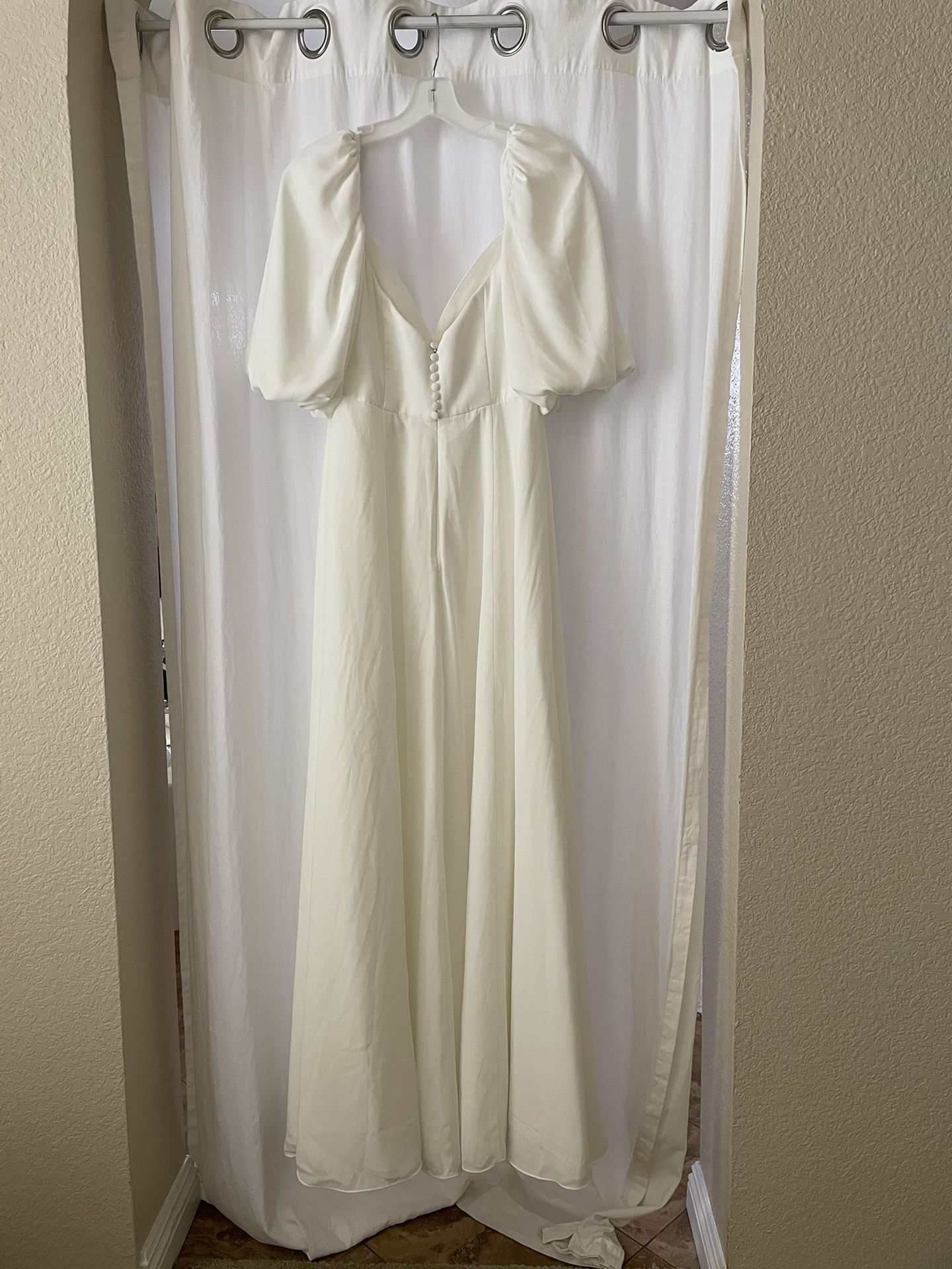 wedding dress. david’s bridal bubble sleeve georgette v-neck