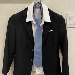 Boys Suit (Full Set) M. ($25) 