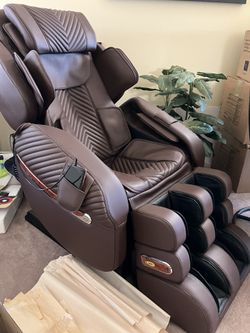 Luraco Massage Chair, Like New