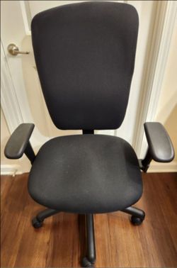 Ergonomic Office Chair – High-Back, Fully Adjustable | RFM Rainier R8 Desk Chair