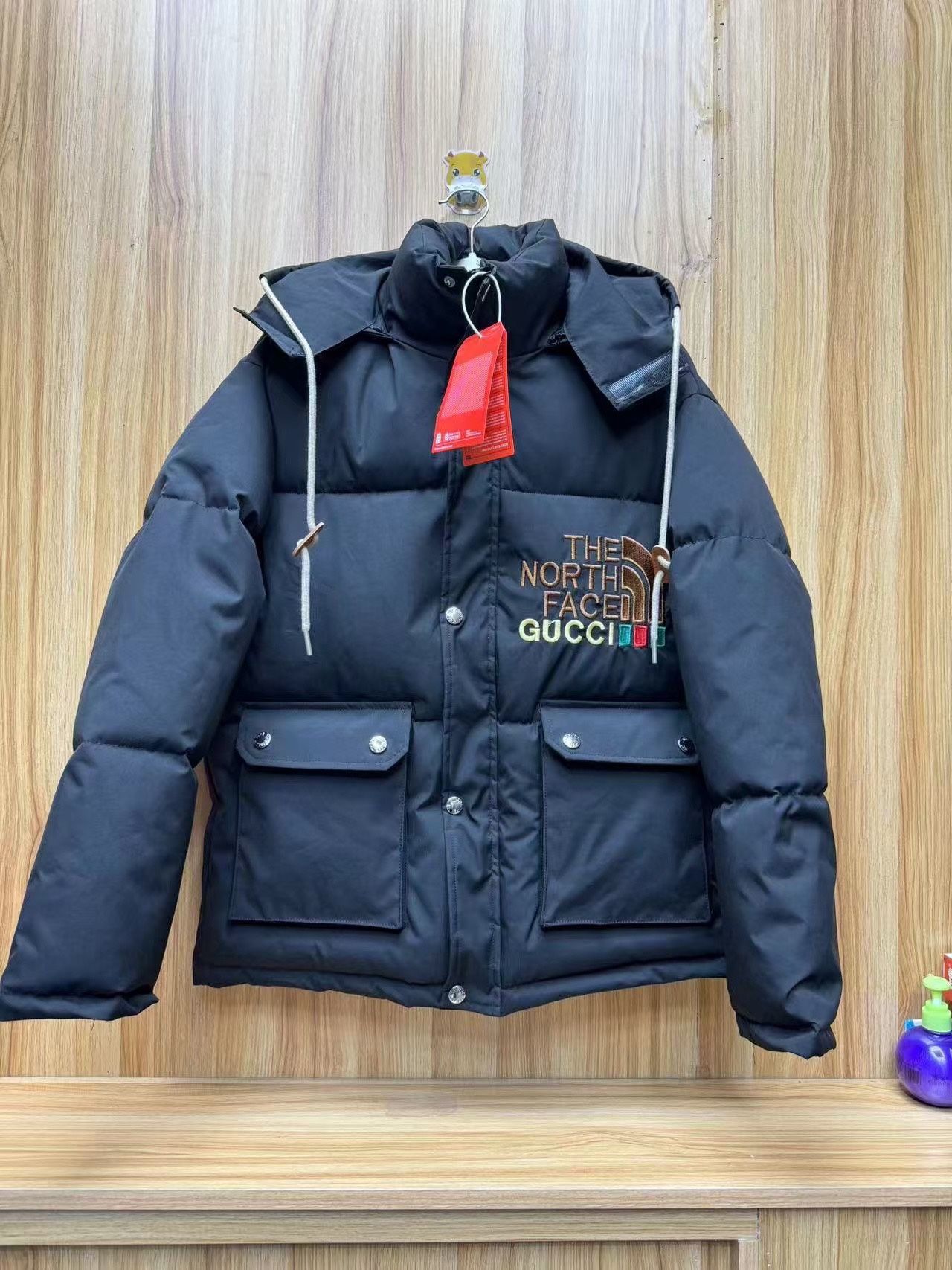 The North Face x Gucci Black Puffer Jacket (Menβs S)