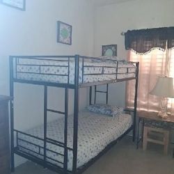 TWIN SIZE BUNK BED 
