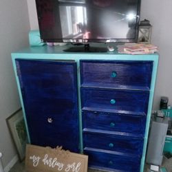 Dresser 