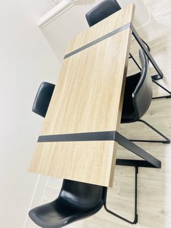 Table with 4 chairs
