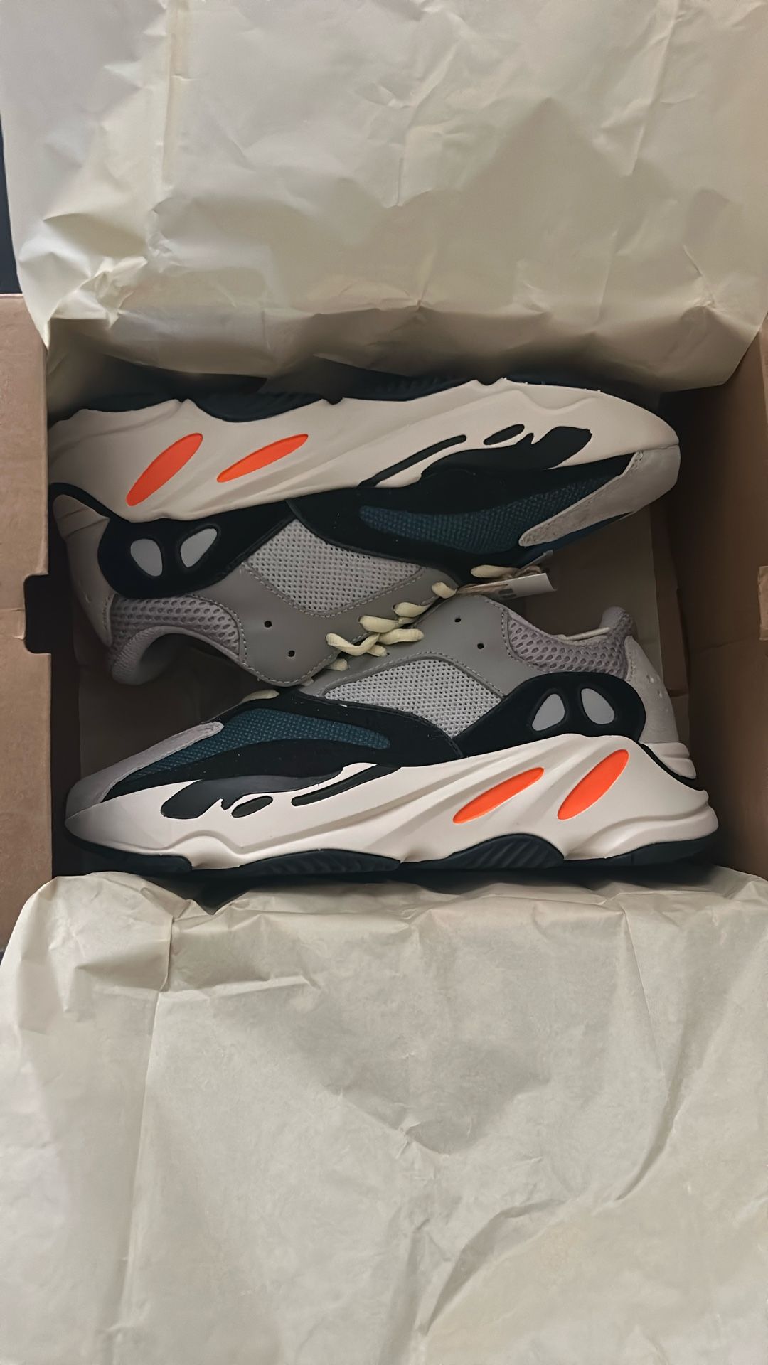 Adidas Boost 700 8.5