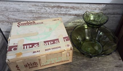Vintage Anchor Hocking avocado green chip and dip set