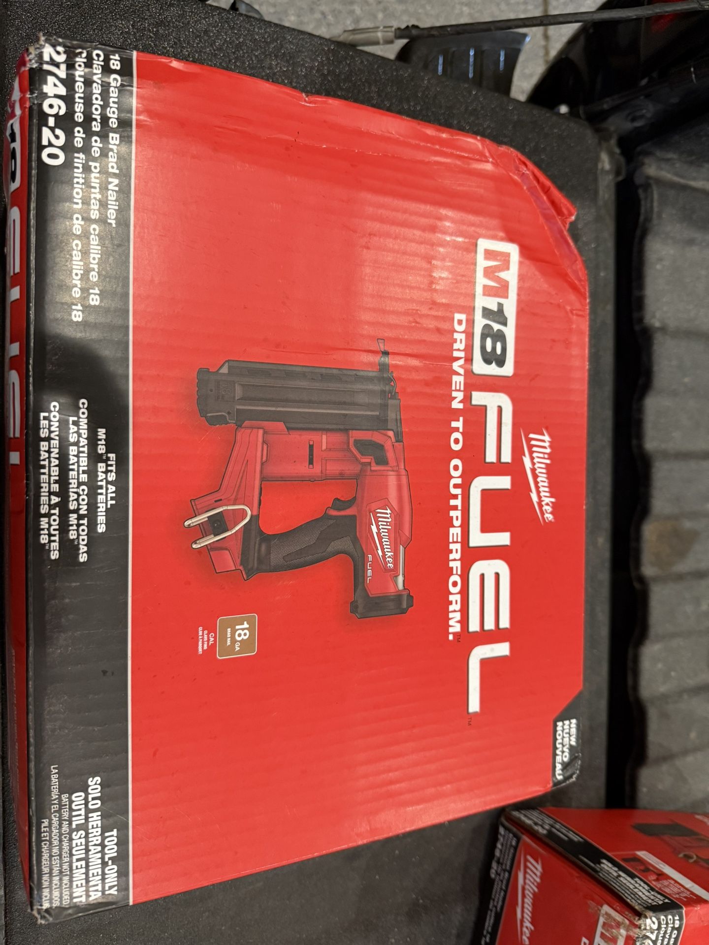 Milwaukee 18g Brad Nailer