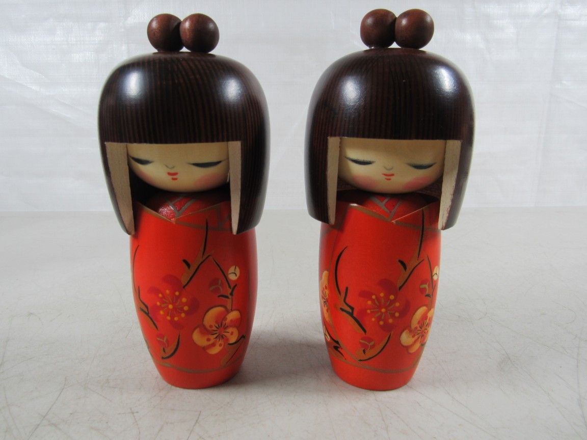 Japanese Kokeshi Wooden Hand Crafted Matching Dolls Pair
