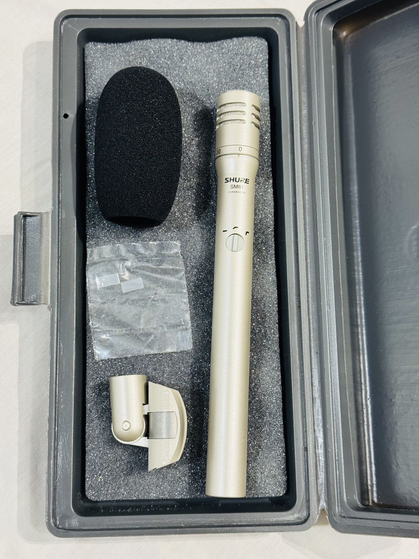 Shure SM81-LC Cardioid Condenser Professional Microphone 🎤