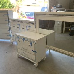 Dresser/ Lighted Mirror, 5 Drawer Chest And Nighstand