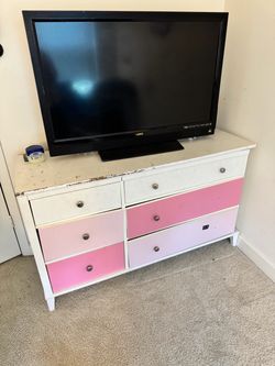 White and Pink 6-Drawer Dresser