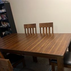 Six seater table with removable leaf