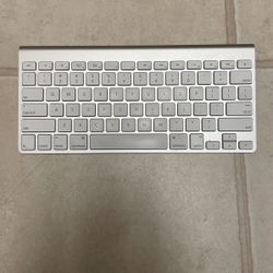 Apple A1314 Bluetooth Keyboard 