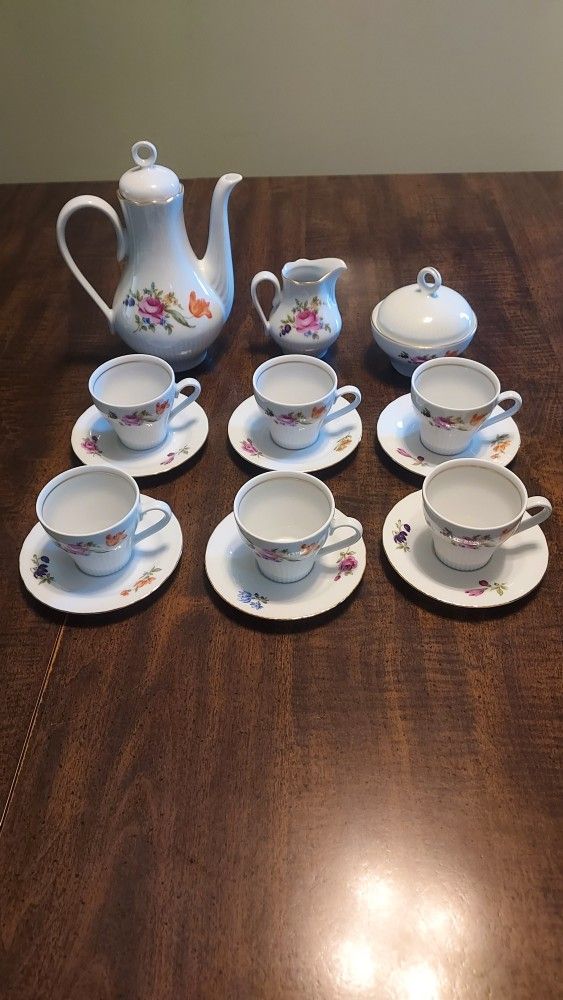 Vintage JlMenau Graf Von Henneberg 1777 White Floral Tea Set