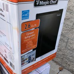 Magic Chef Fridge 2.6cu Ft