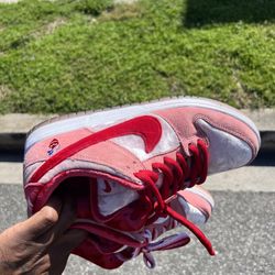 Strange Love dunks Size 8