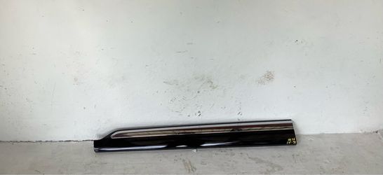 2016-2025 Volvo XC90 left front door molding (8)