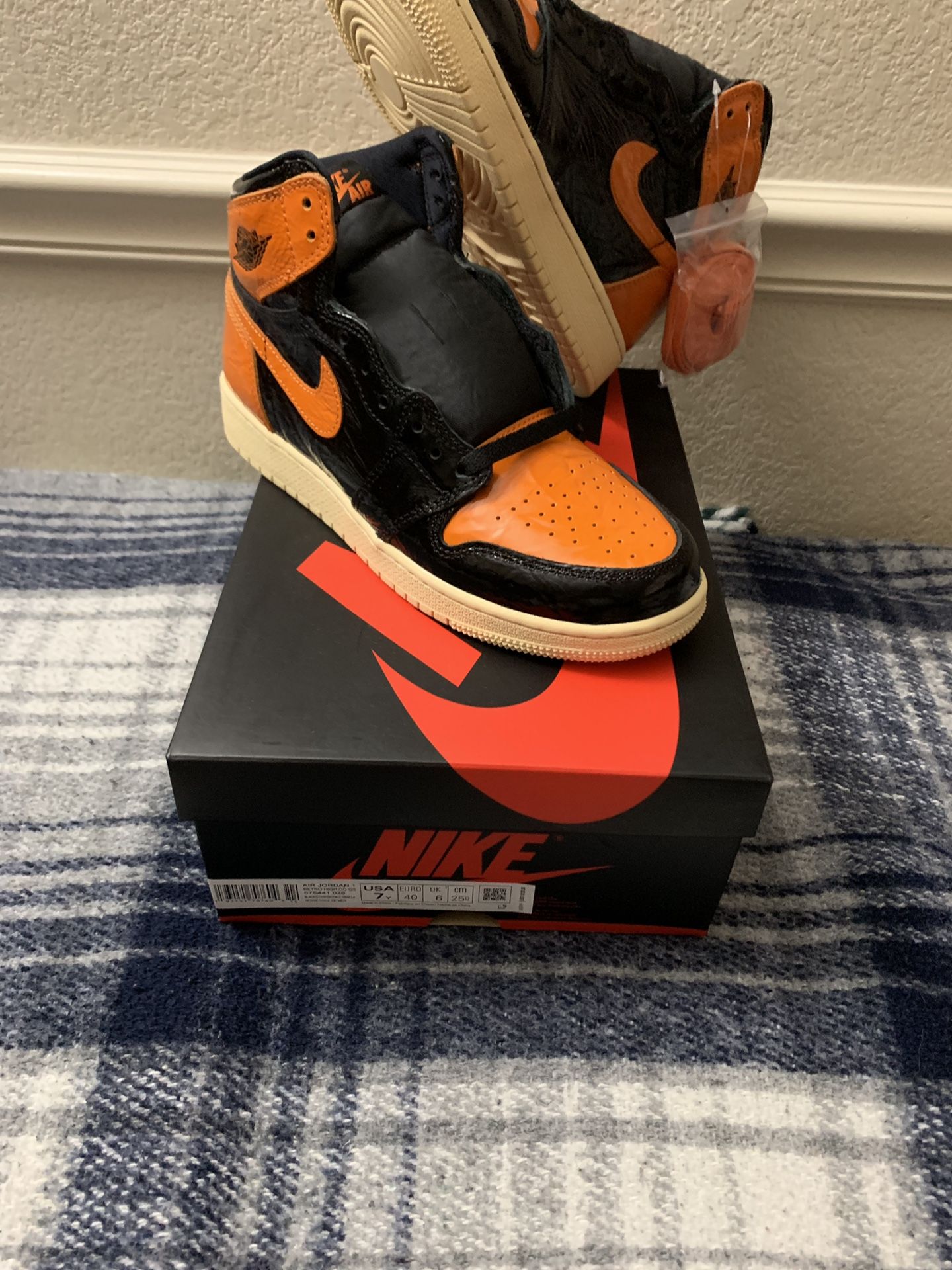 Jordan 1 shattered backboard size 7y